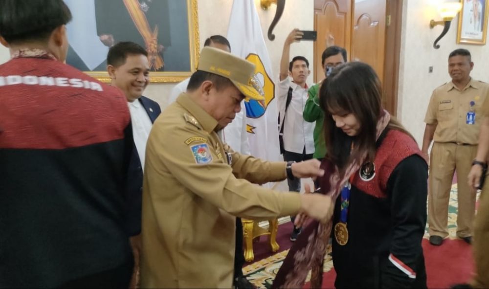 Gubernur Jambi Al Haris menyambut atlet asal Jambi yang meraih medali di Sea Games 2023 di Kamboja.