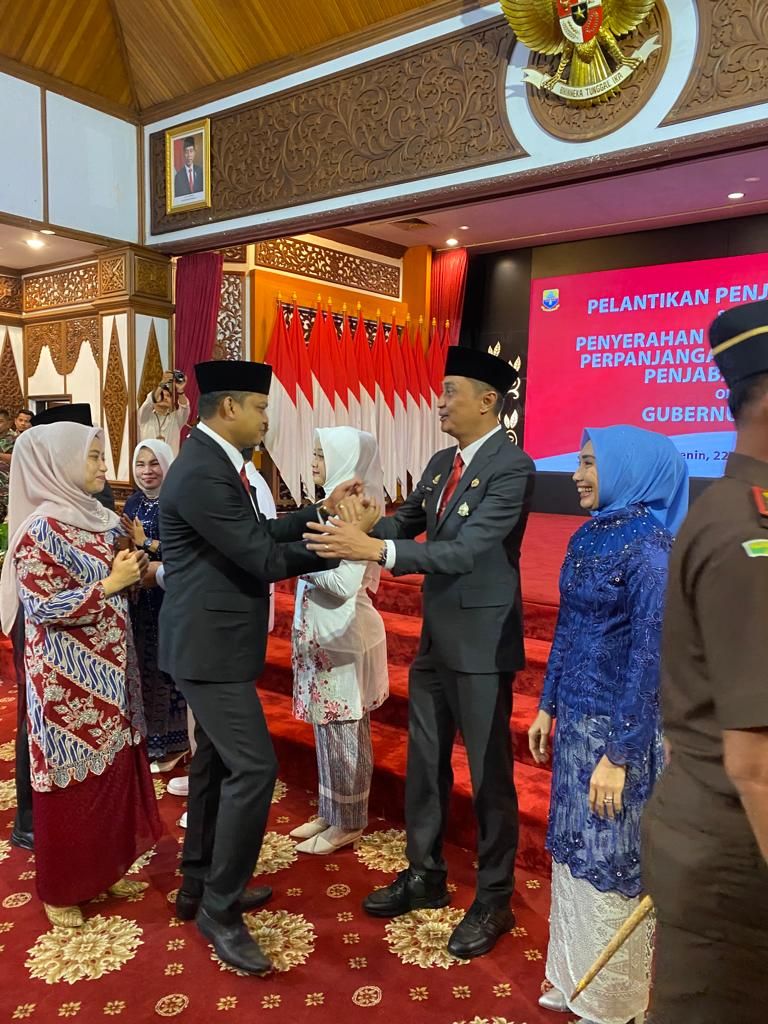 Ketua DPRD Muarojambi Memberikan ucapan selamat