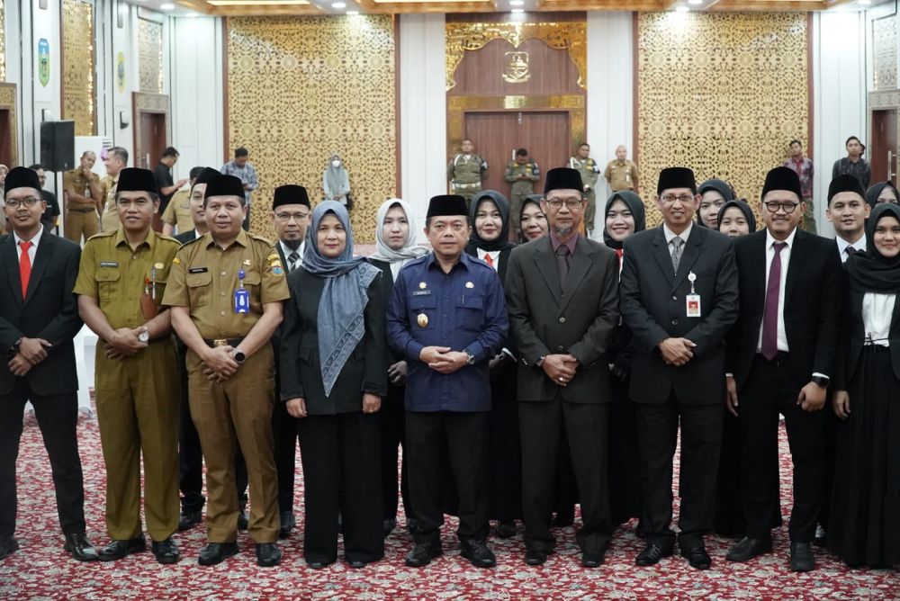 Gubernur Jambi Dr. H. Al Haris, S.Sos,MH melantik dan mengambil sumpah/Janji Jabatan Fungsional Lingkup Pemerintah Provinsi Jambi bertempat di Ruang Pola Kantor Gubernur Jambi, Selasa, (30/05/2023).