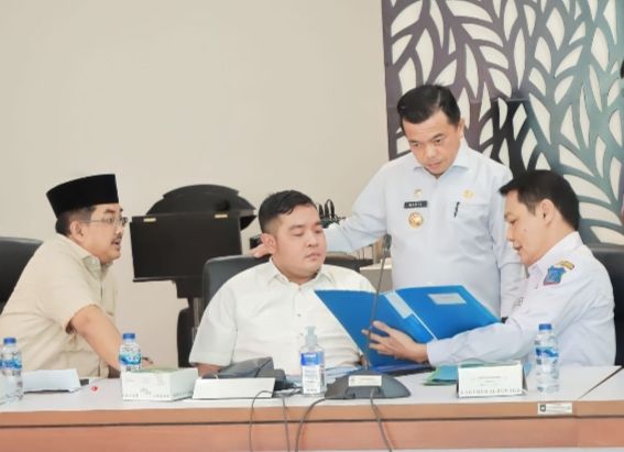 Anwar Sadat, Ahmad Jahfar, Hidayat, dan Al-Haris saat Rapat di Kemendagri