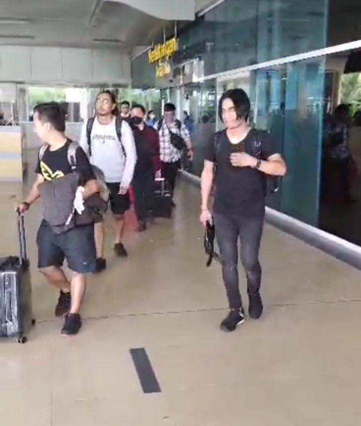 CHARLY SETIA BAND DAN ROMBONGAN TIBA DI BANDARA JAMBI