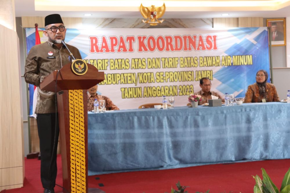  Sekretaris Daerah (Sekda) Provinsi Jambi H. Sudirman, SH., MH membuka Rapat Koordinasi (Rakor) Penetapan Tarif Batas Atas dan Tarif Batas Bawah Air Minum Kabupaten/Kota se-Provinsi Jambi Tahun 2023