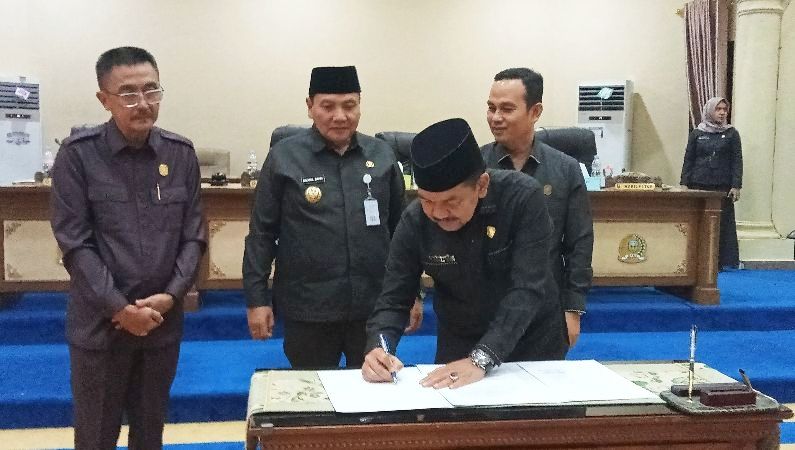 Pimpinan DPRD bersama PJ Bupati