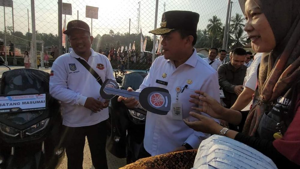 Gubernur Al Haris Serahkan Ratusan Motor Dinas untuk Kades.