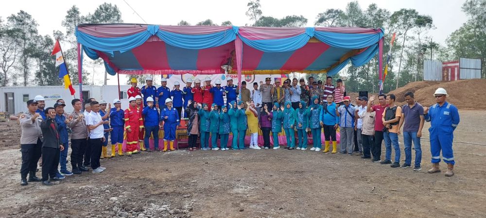 Seremoni kegiatan tajak di sumur eksplorasi Ekor Burung #1