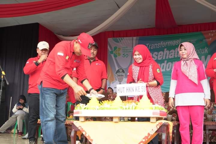 Pemotongan Tumpeng HKN oleh PJ Bupati Tebo dan Ketua TP PKK Kabupaten Tebo