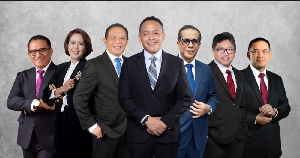 _Caption: Kementerian BUMN telah menetapkan Jajaran Direksi PalmCo. Jatmiko Santosa (tengah) ditunjuk sebagai Direktur Utama PalmCo didampingi enam anggota direksi lainnya. (Dari kiri ke kanan) Mereka adalah Irwan Perangin Angin, Hilda Savitri, Ryanto Winuardi, Jatmiko Santosa, Rizal Damanik, Ugun Untaryo, dan Suhendri._