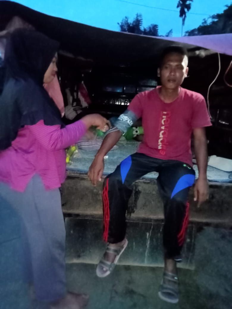 Pelayanan kesehatan diposko kesehatan untuk warga terdampak banjir di Tebo