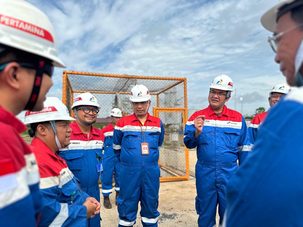 Direktur Utama PT. Pertamina Hulu Rokan Regional Sumatera, Ruby Mulyawan . Didampingi General Manager Pertamina Hulu Rokan Zona 1, Hari Widodo, melaksanakan kegiatan Management Walkthrough (MWT) Ke Lokasi Stasiun Pengumpul (SP) Puspa Asri di Kecamatan Kumpeh Ulu, Kabupaten Muaro Jambi, Provinsi Jambi (5/3).