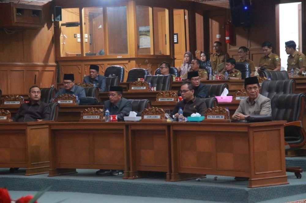 Dewan Muarojambi mengikuti paripurna
