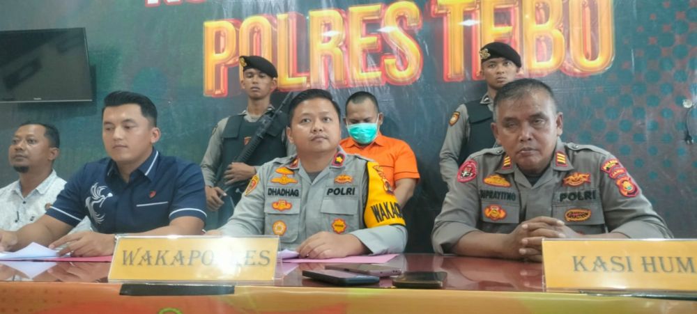 Wakapolres Tebo saat jumpa pers tersangka pencabulan anak dibawah umur