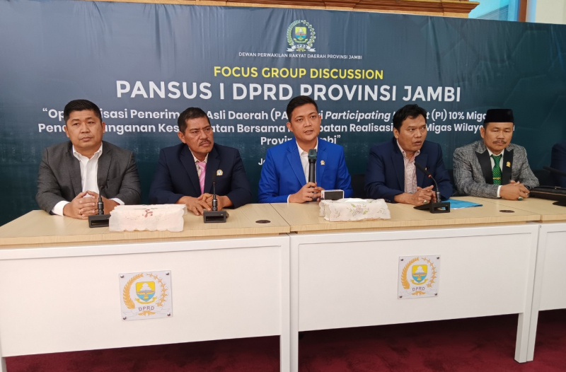 FGD percepatan realisasi PI 10 persen Migas yang digelar Pansus I DPRD Provinsi Jambi digedung DPRD Provinsi Jambi, Selasa (29/4).