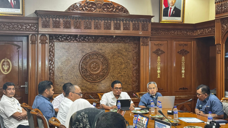 Kepala Biro (Karo) Unit Kerja Pengadaan Barang dan Jasa (UKPBJ) Setda Provinsi Jambi, M Ali Zaini dalam pembahasan Katalog