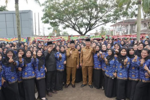 Pemkab Tanjab Barat Serahkan SK PNS dan PPPK Sebanyak 622 ASN Baru