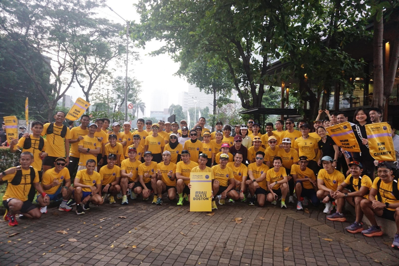Kick Off Road To Maybank Marathon 2025 diawali dengan kegiatan lari pagi bersama dengan para pacer Maybank Marathon 2025, para pelari dari berbagai komunitas, peserta Maybank Marathon Run for Charity 2025 serta media yang dilaksanakan di GBK, Senayan, Minggu (25/5)..