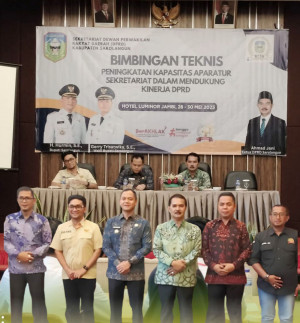 Ketua DPRD Sarolangun Berikan Arahan di Bimtek Aparatur Sekretariat DPRD