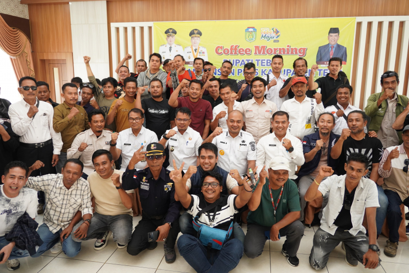 Bupati, Wabup, PJ Sekda dan OPD yang hadir berpoto bersama wartawan Tebo usai acara