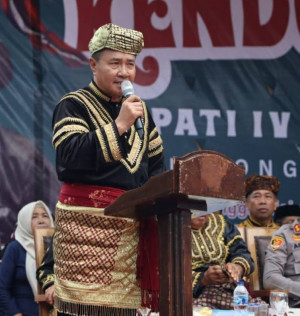 Kenduri Sko Kumun 2025 Sukses, Wako Alfin Diberi Gelar Adat