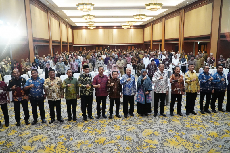 Gubernur Jambi Al Haris saat menghadiri Rakernis Tata Ruang Laut untuk Ekonomi Biru menuju Indonesia Emas, Selasa (15/7).