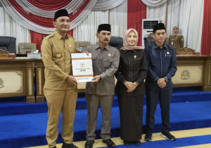 Bupati H. Hurmin Serap Saran dan Masukan 8 Fraksi DPRD Sarolangun