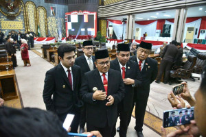 Walikota dan Wakil Walikota Jambi Ikuti Paripurna DPRD : Simak Pidato Presiden HUT RI ke-80