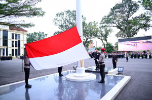 Polda Jambi menggelar Upacara Kenaikan Bendera Merah Putih HUT RI Ke -80