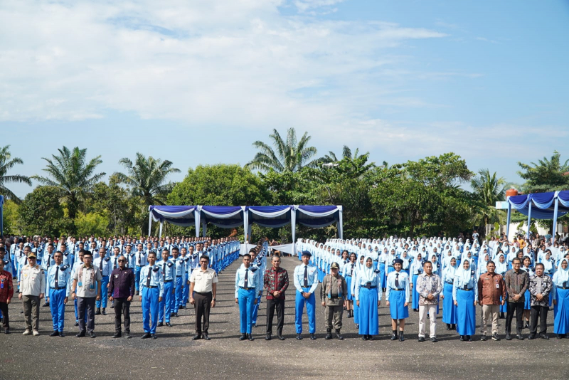 Gubernur Jambi Al Haris Kukuhkan Siswa Baru SMA Titian Teras Angkatan XXXII 