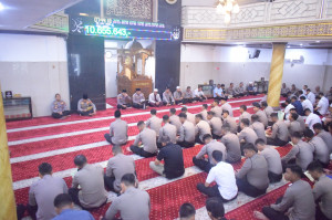 Polda Jambi Laksanakan Kegiatan Rohani Bagi Personil Muslim dan Kristen