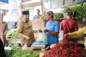  Jelang Nataru, Pemkab Tanjabbar Gelar Operasi Pasar dan Pasar Murah