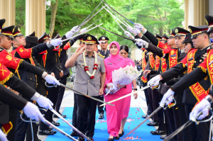 Kapolda Jambi Pimpin Langsung Pelepasan Wakapolda dalam Tradisi Penuh Makna