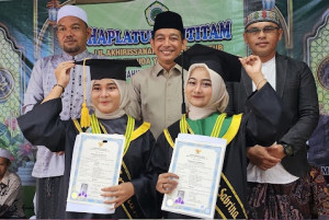 Anggota DPRD Usman Halik Ingatkan Bahaya Judol dan Narkoba di Ponpes Misbahuss,Adah