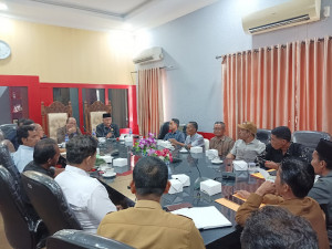  Komisi II DPRD Muarojambi Rapat dengan PT PMG dan Warga Ladang Panjang Hasilkan 4 Poin Kesepakatan