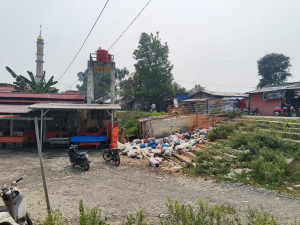 Pedagang & Pembeli Pasar Tanjung Bungur Keluhkan Aroma Bau Dari Tumpukan Sampah